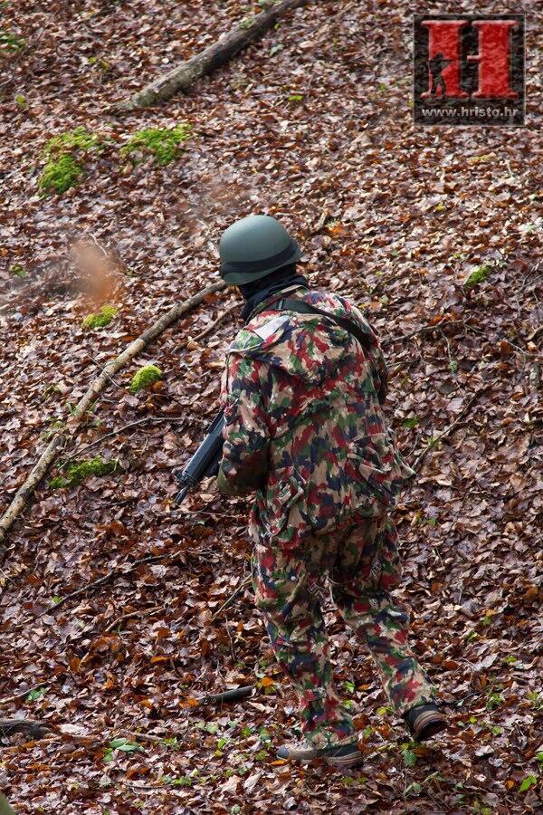 自分の装備を紹介して勧誘 地獄の難易度に定評のあるスイス軍でほぼ