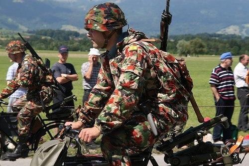 自分の装備を紹介して勧誘 地獄の難易度に定評のあるスイス軍でほぼ