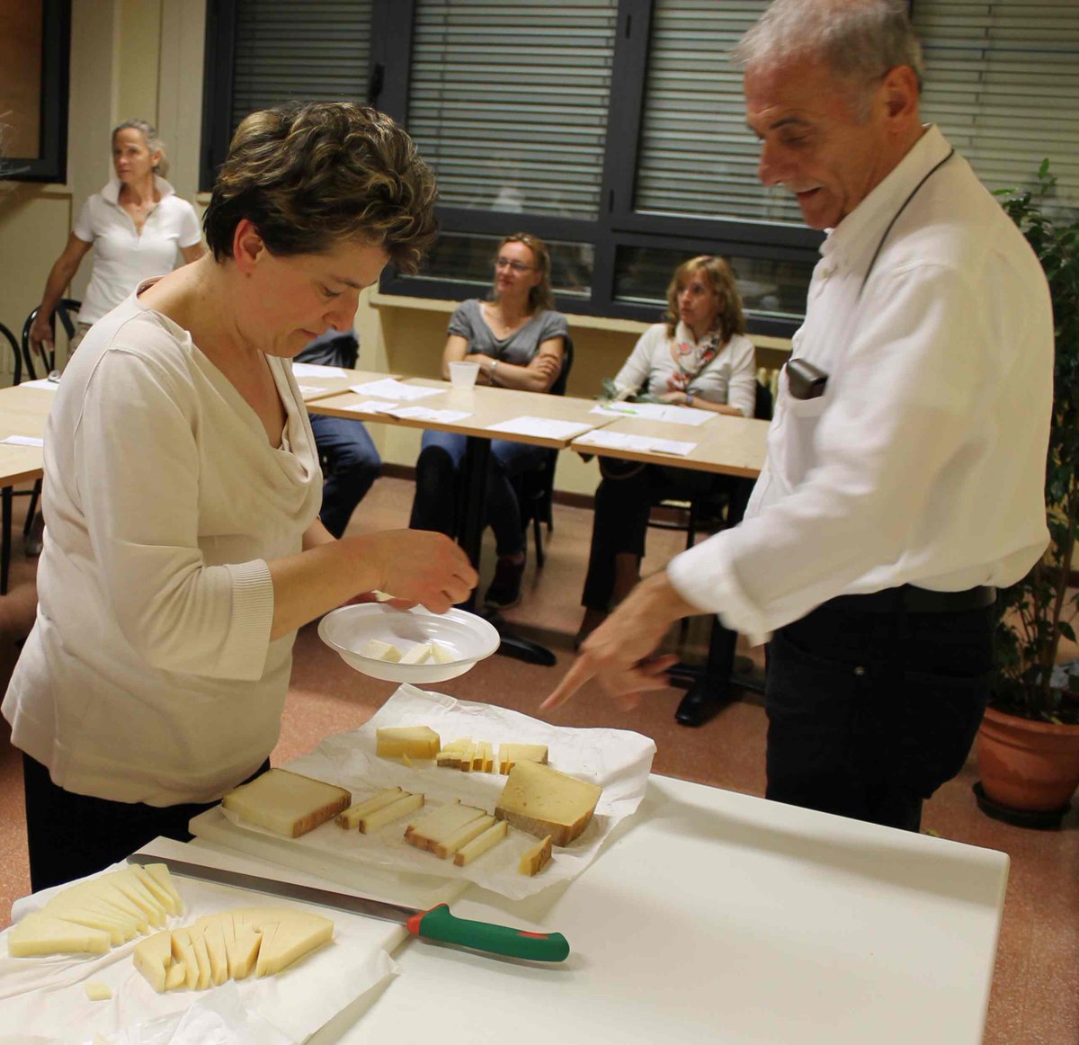 CfpBagnolo's tweet photo. 7 maggio 2015: gran serata di degustazione di formaggi. http://t.co/PicKya9t7H
