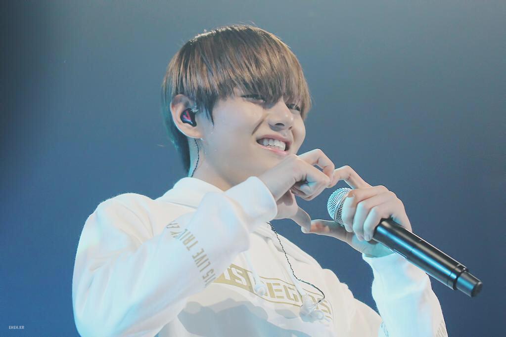 KYUNGBAESOO's tweet photo. I WANTED TO SEE THIS KIND OF TAEHYUNG AGAIN #CheerUpTaehyung #CheerUpALIENV http://t.co/yCUpZwPMsn