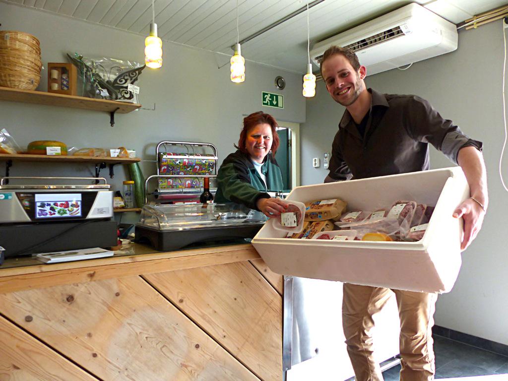 streeksgewijs's tweet photo. Woonachtig in #Sneek e.o en graag #streekproducten binnen handbereik? Informeer dan bij Bram via @StadslandbouwSn http://t.co/FsOgsEm8Eh