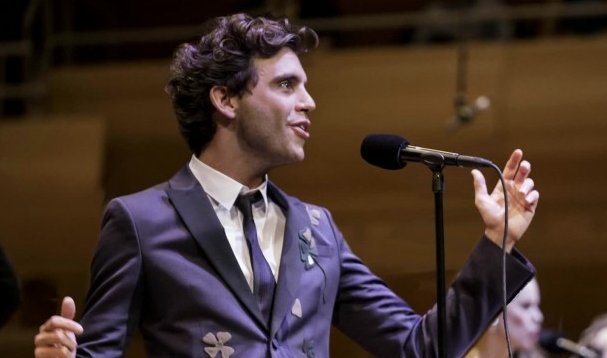RollingStoneita's tweet photo. #Mika, il video di #LastParty eseguita dal vivo a Montrèal, esclusiva mondiale: 

http://t.co/CyBr7Cuedi
@mikasounds http://t.co/LQJ8atHhVZ