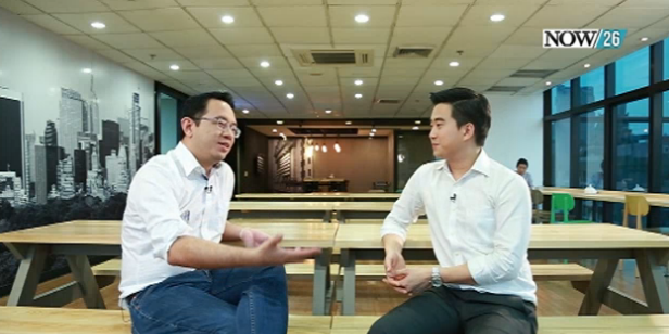ktnewsonline's tweet photo. #NOWTalks พูดคุยกับนักคิด นักเขียน "บอย-วิสูตร แสงอรุณเลิศ" เกี่ยวกับมุมมองชีวิตและเปลี่ยนชีวิตอย่างมีเป้าหมาย #NOW26 http://t.co/B4L4tHp1Dx