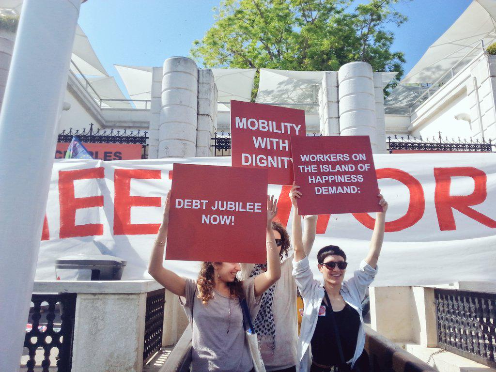 global_project's tweet photo. @GulfLaborAction @occupytheory @SaleDocks action in #venice #GuggOccupied #modernart or #modernslavery? http://t.co/ruXv7kJ6uN