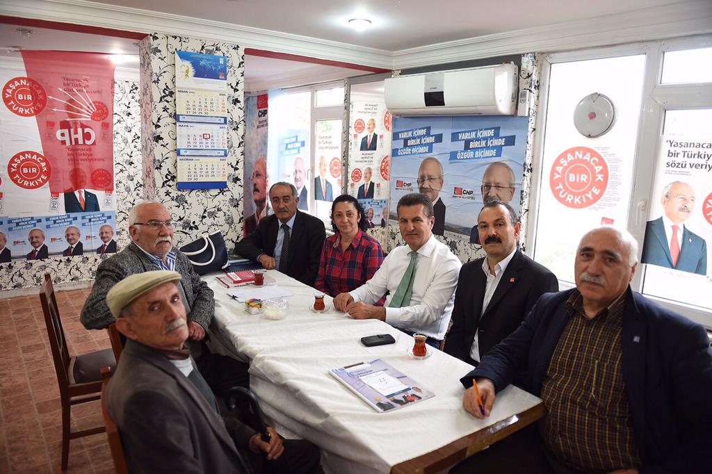 M_Sarigul's tweet photo. Eyüp Akşemsettin Mahallesi Seçim Ofisindeyiz. #YaşanacakBirTürkiye için çalışmaya devam ediyoruz. http://t.co/b3OW8UaMLm