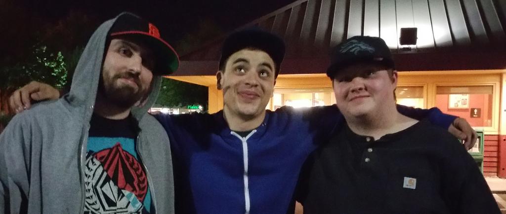 SoNotSaucy's tweet photo. #HashtagMyHashtag the #trio @OneShotYu @SsK_Mojo @Twitch #livestream #Wereall allerssoblowallofusnowplz http://t.co/iRG8VJirdM