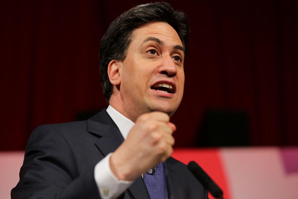 MirrorSport's tweet photo. Ed Miliband blames bad shoulder for not winning battle dubbed 'fight of the century' http://t.co/6r3rmimdZ2