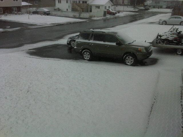 tcyoung314's tweet image. Illegal to have studs on your car today in NL. #nlwx #nltraffic #notthinking