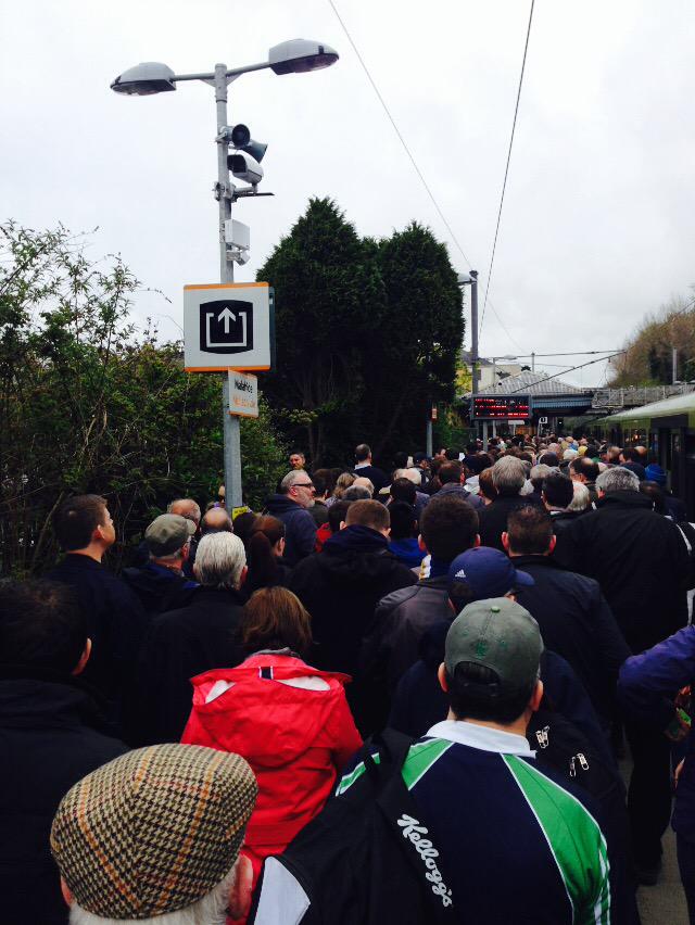 LucozadeSportIE's tweet image. Some serious crowds building. Can't wait for this game. #PrayForNoRain #backinggreen