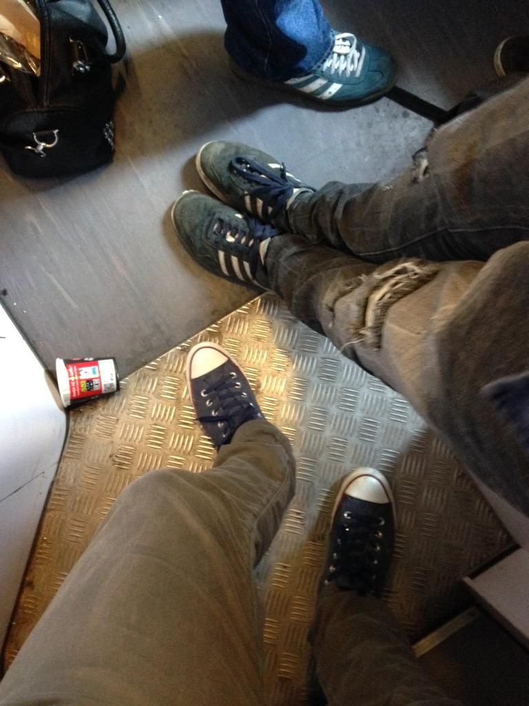 robertveenma's tweet photo. Yuri z'n voeten http://t.co/Tunzz2JwHw