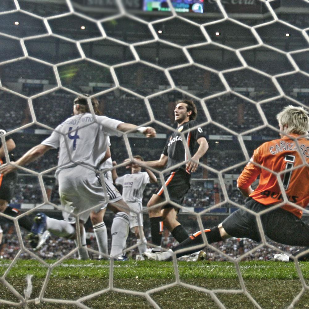 aisdoaibu_'s tweet photo. In the season 2006/2007 Real Madrid beat Valencia 2-1 and won 10 of their last 12 La Liga games. #RealMadridvsVAL http://t.co/0qXMt6InpP