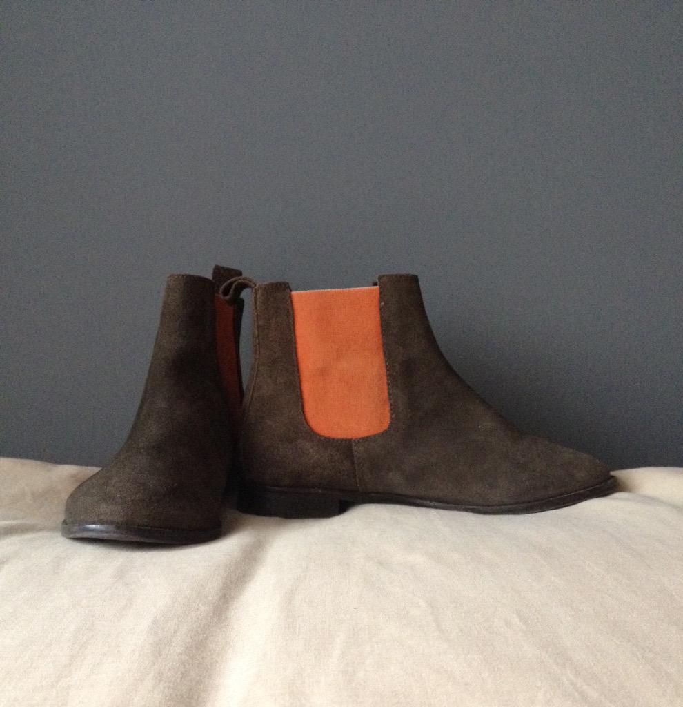 Hallu_Moda's tweet photo. Primer avance de moda infantil! Botitas DMB Shoes talla 33Preciosas y en perfecto estado! #modainfantil #mercadillo http://t.co/tGpBCjBayr