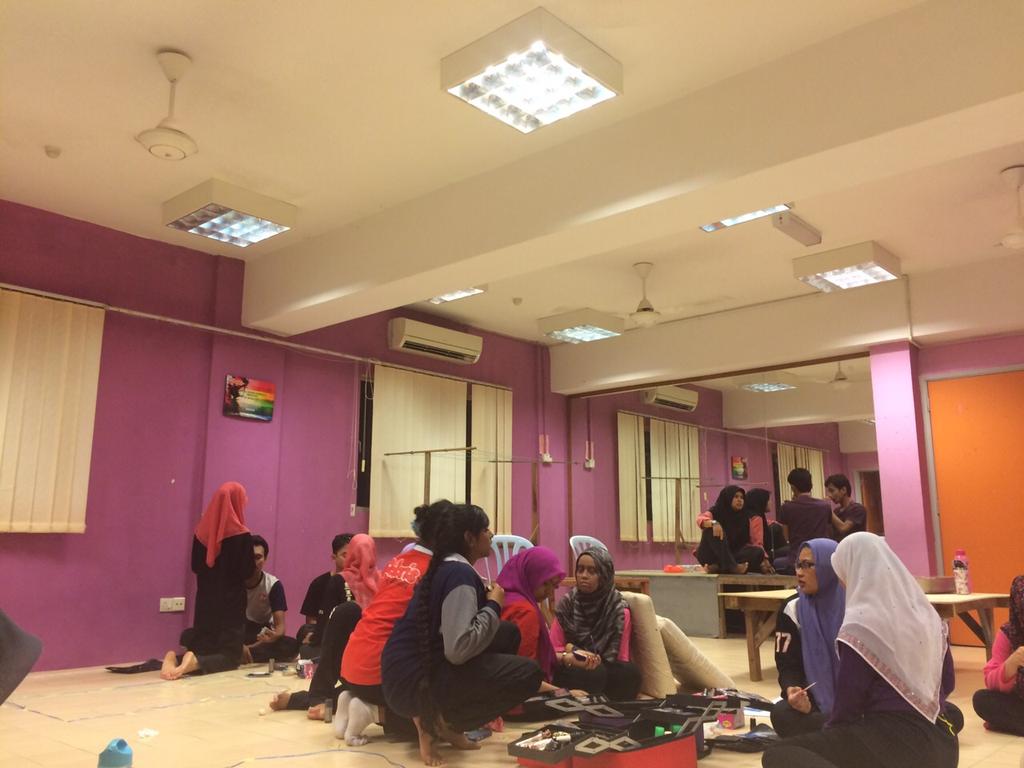 festikK17's tweet photo. Para pelakon kite tengah practice hard ni..huhu #dontgiveup #chaiyok #berisokongan #goodluck #Jodoh #K17 #Festik2015 http://t.co/4btwbL576M