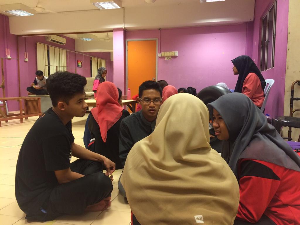 festikK17's tweet photo. Para pelakon kite tengah practice hard ni..huhu #dontgiveup #chaiyok #berisokongan #goodluck #Jodoh #K17 #Festik2015 http://t.co/4btwbL576M