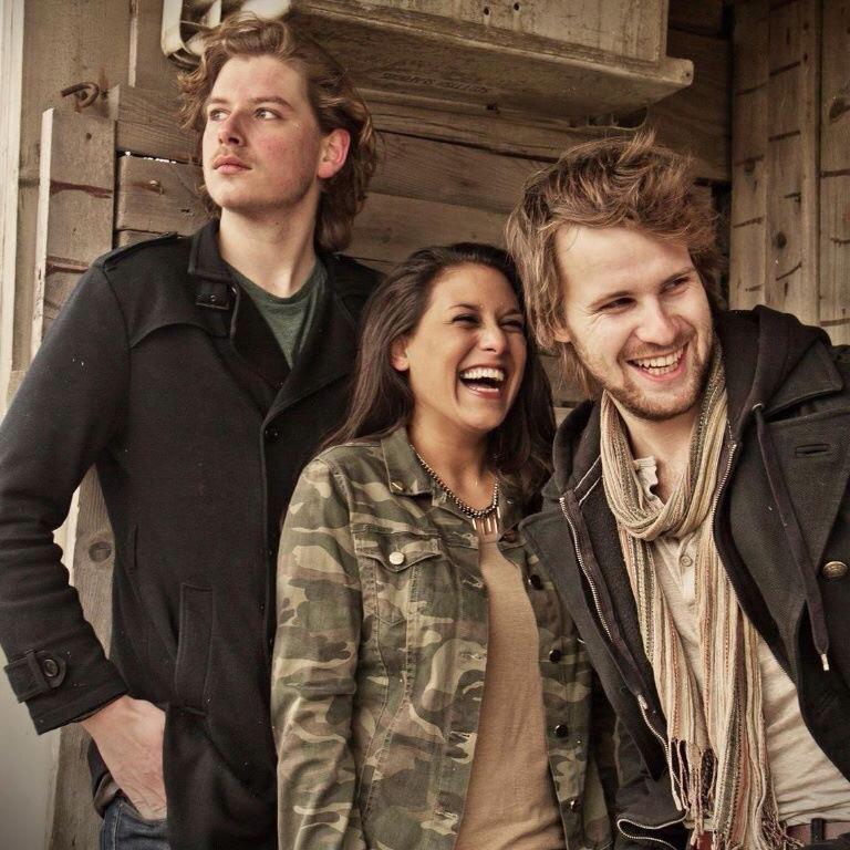 tavernebergen's tweet photo. Zon 10 mei om 18u: genieten van heerlijke Americana muziek in @tavernebergen door @yellowgrass_ #fpub @Duinstreek http://t.co/vIdUDqqm0j