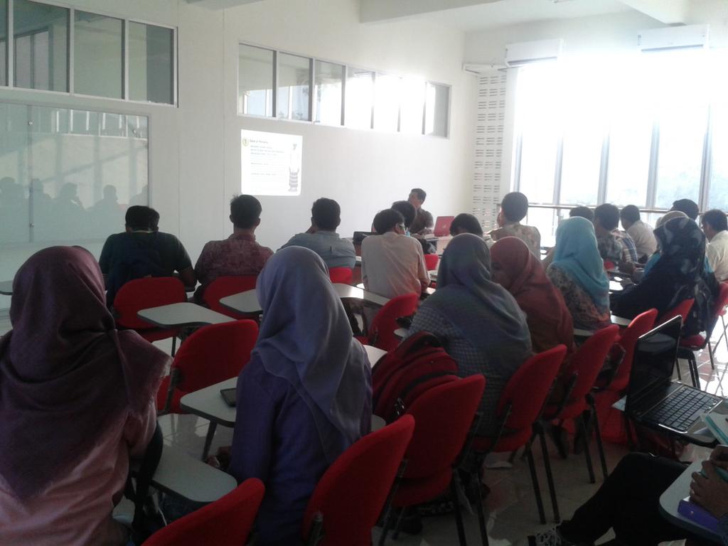 Assalamualaikum.. Sedang berlangsung kajian rutin dg tema Tata Cara Sholat yang Lebih Dalam o/ Bp Sriyanto di TI 202