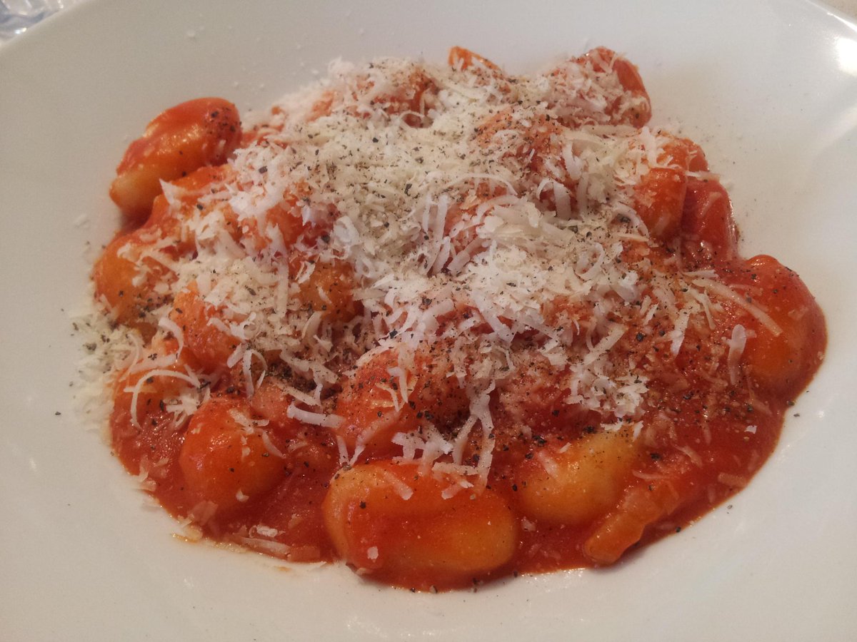 luca_sessa's tweet image. Ricetta del giorno: Gnocchi "risottati" all'Amatriciana con la salsa di datterino @ESapori bit.ly/1QsAbBV