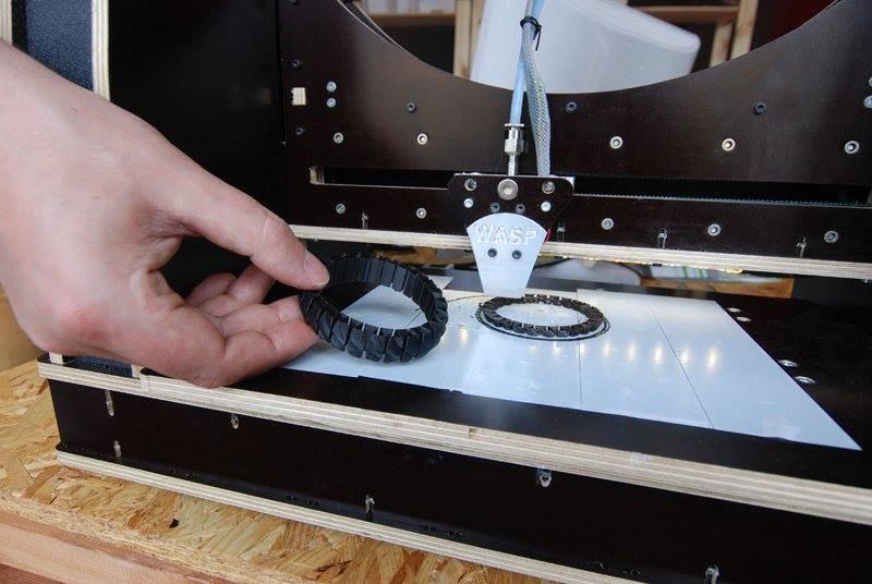 startup_italia's tweet photo. “Ho costruito una stampante 3D per la libertà dei miei figli”  http://t.co/d6thSvuvD0 http://t.co/bSf5sTm4aD
