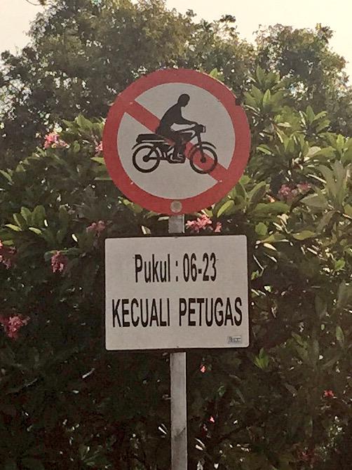 Pemprov DKI Jakarta berlakukan pembatasan sepeda motor melintas di Jl. MH. Thamrin &amp; Jl. Merdeka Barat Jakpus.
