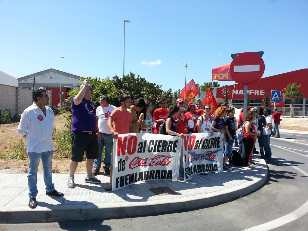 podemosmalaga's tweet photo. Hoy cierran Fuenlabrada, mañana Málaga #LaLuchaSigue @cocacolaenlucha http://t.co/a9cK0ejRl0