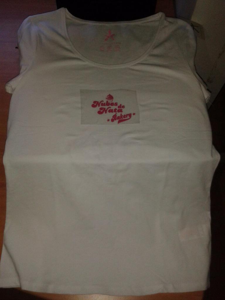 TheLowCloth's tweet photo. Trabajos dulces. #Pasteleria #Uniforme #Personalizado http://t.co/5LZLzmIXtj