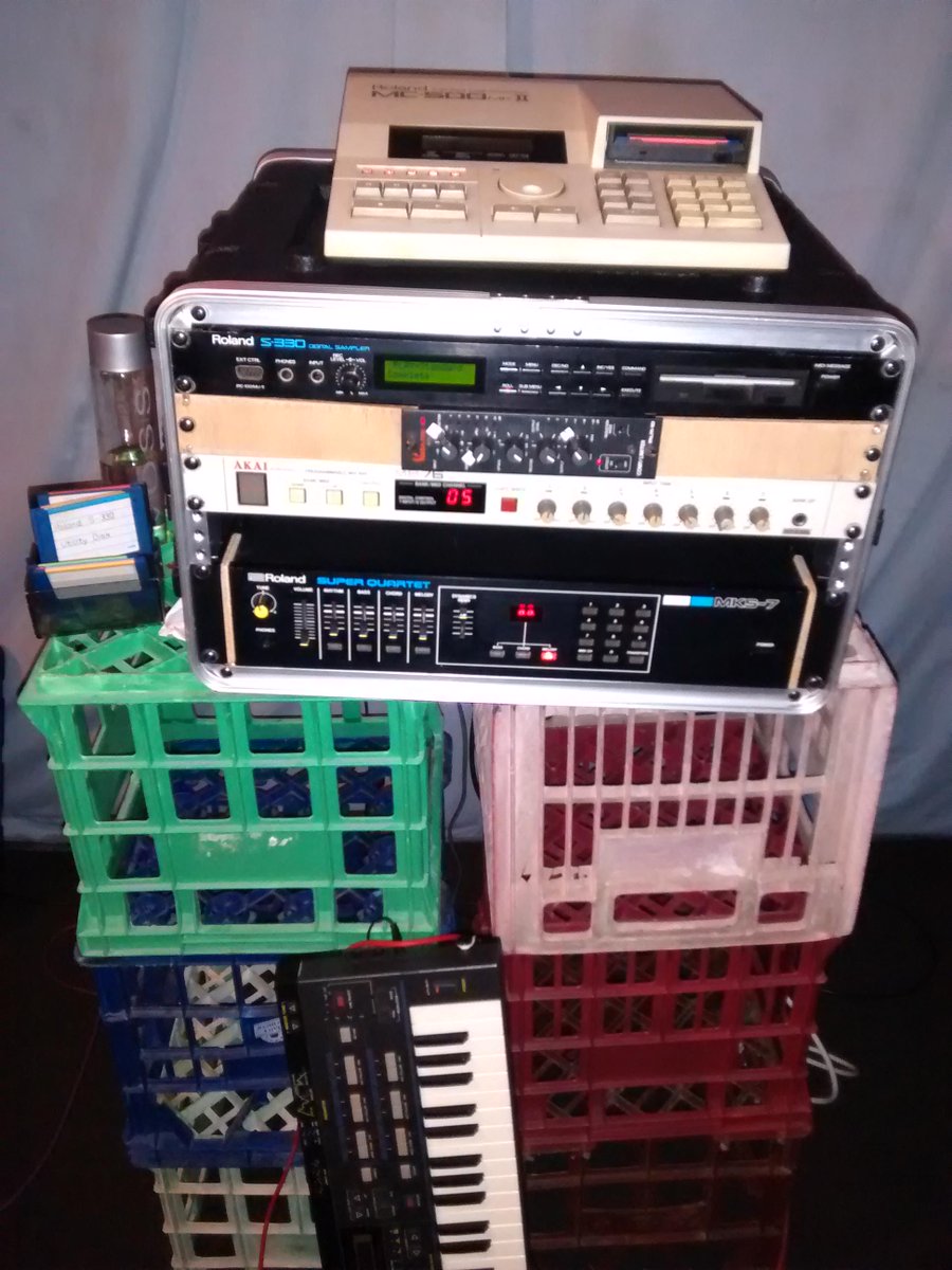 BeatRatio's tweet image. Who needs a stand when you can have multicoloured milk crates?? Looking forward to next Saturday! #Roland #mks7 #s330