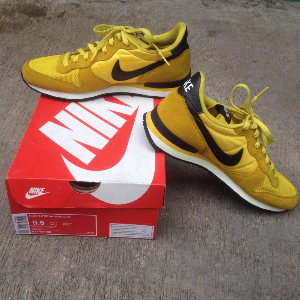 jOhansyi's tweet photo. @jOhansyi: For sale. Nike Internationalist, second condition (85%),sz9.5. 350k.WA/SMS 08567101100.@Fabelhast_Stuff http://t.co/fdSsuVMMYd