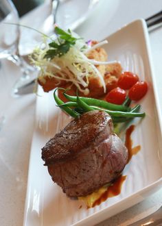 IHSindonesia's tweet image. Plating adalah keterampilan penataan makanan dengan komposisi dan tata letak yang bernilai seni. #ChefBasics