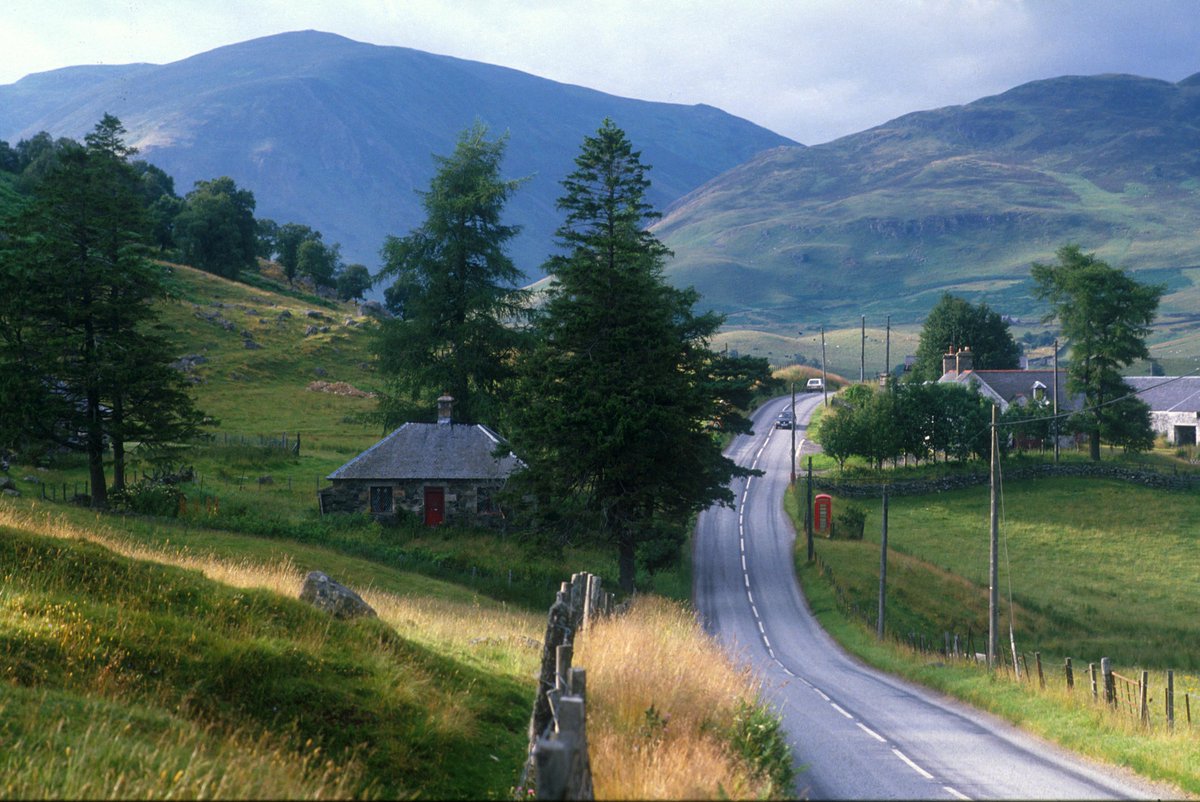 VisitScotNews's tweet photo. Thousands of cyclists gear up for one of Scotland's most picturesque cycling events! http://t.co/bKWQYWdoCM http://t.co/W3iU2B9SNS