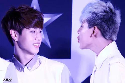 MARKBAMChat_th's tweet photo. M: แบม พี่อยากทำไอ้นั้นอ่ะ *กระซิบ*
B: หูวววว พี่มาร์คอ่ะ! แบมเขินนะ!!

ผลสรุปของบทสนทนานี้ ออกมาเป็นรูปที่ 3

จ้ะ... http://t.co/tc3Xk432vX