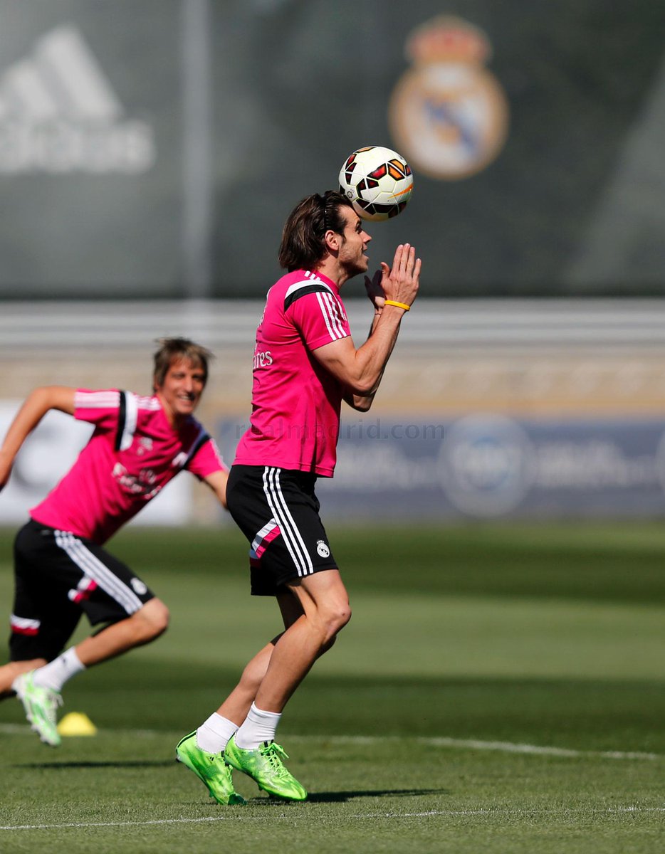 aisdoaibu_'s tweet photo. RT @realmadriden: The players training for the game against Valencia #RealMadridvsVAL #HalaMadrid http://t.co/6ckTv8kVIK