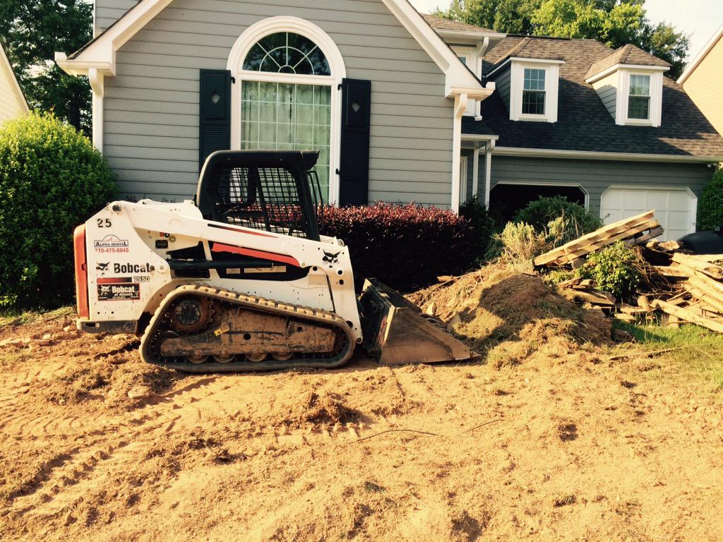 kapilchandra's tweet photo. Having a bobcat in your yard just looks cool. http://t.co/4xwMPepNzI