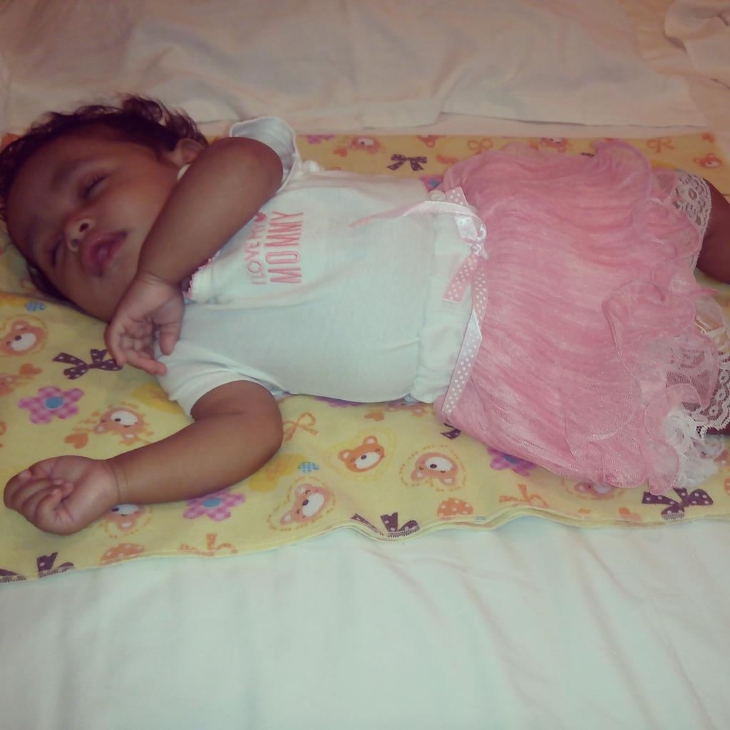 araChristoff's tweet photo. Mommy love u baby love!!! #jeshuanne #daughter in #pinkywhite http://t.co/45ll3FSd24