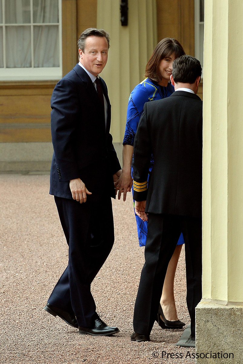 RoyalFamily's tweet photo. @Number10gov Prime Minister David Cameron had an audience with The Queen this afternoon http://t.co/q1rXjWfs4B