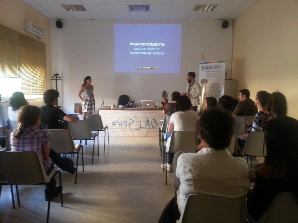 danilazammitti's tweet photo. #Call4ideas, spiegazione #pitch e #pitchfire. Grazie a #shiplab per averci ospitate. Buona fortuna #bethenext2015 http://t.co/BEKxdB55Dn