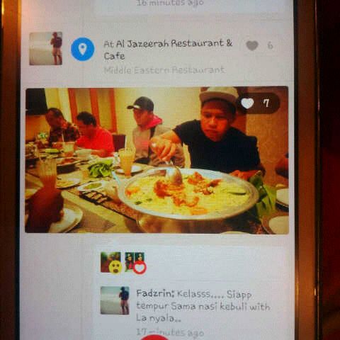 Para jurnalis bodrekmania makan2 ditraktir Nyalla. Semoga cepat umroh.
