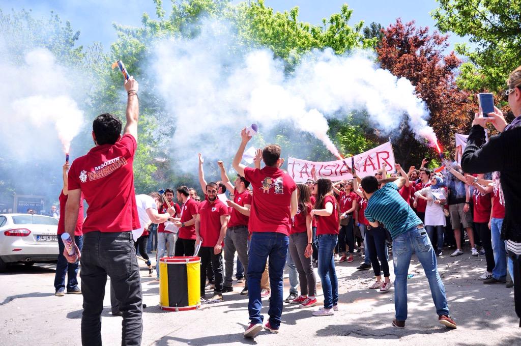 Tahsildar2015's tweet photo. Kortejden fotoğraflar http://t.co/LlhuI1yl5x