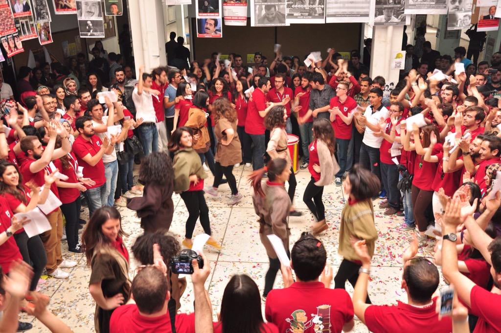 Tahsildar2015's tweet photo. Dans koreografimizden kareler #inekbayramı2015 http://t.co/JmYRkq7fDt