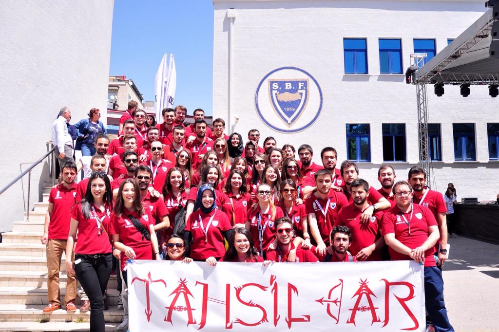 Tahsildar2015's tweet photo. Ve mezunlarımız, http://t.co/AOADWYIkSm