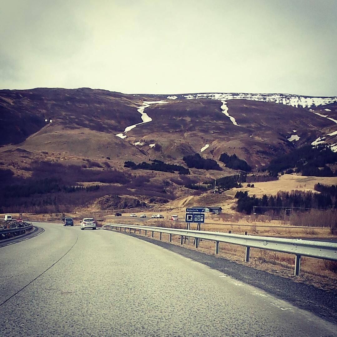 SunnaGudjons's tweet photo. Beið til 16 með að keyra útúr bænum svo ég geti hlustað á #fm95blo á leiðinni ;) http://t.co/e8tmDM1FYD