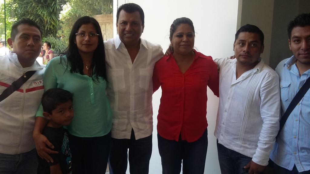 samygurrion's tweet photo. Un gusto encontrarme con la estructura del Distrito Fed 03 del PRI #Oaxaca @cjm_oaxaca http://t.co/li1OdKTd7y