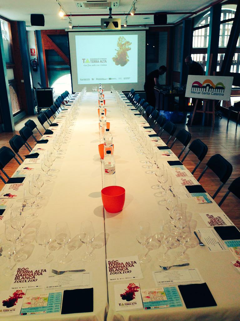 doterraalta's tweet photo. Tot a punt pel tast #doterraalta al Mercat @dosantacaterina amb @JordiRiusWine @incavicat @JordiBort @paisdevins http://t.co/8Fg1JAoMdr