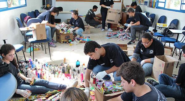 blogdolixo's tweet photo. Campanha promove reciclagem de itens de higiene bucal
#lixo #consumo #blogdolixo
http://t.co/6KUtw8MHwL http://t.co/S0CB08srKY