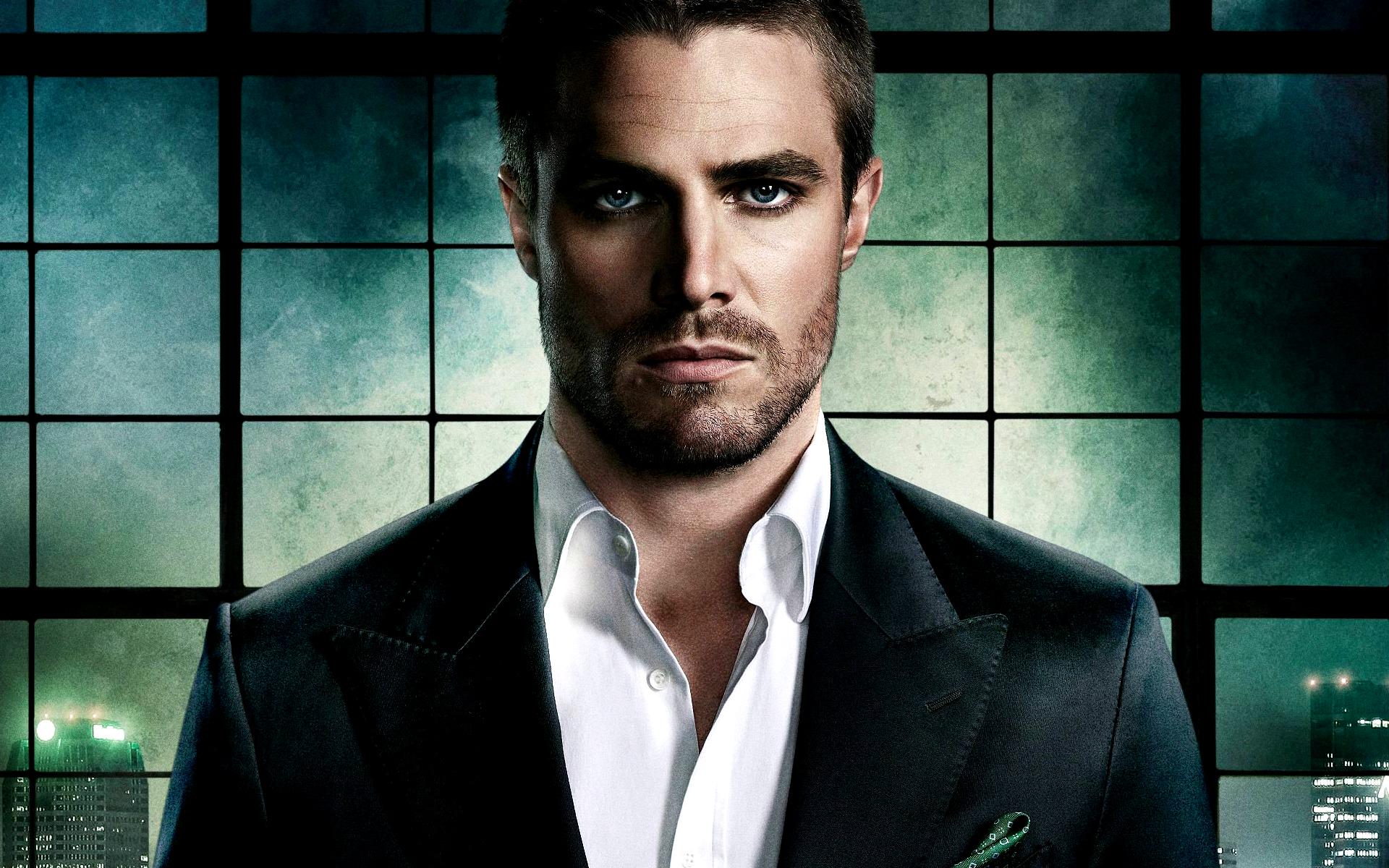 Happy Birthday to Stephen Amell! 