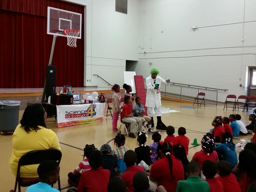 MsMitchellMedia's tweet photo. @UsherCollierES 2nd & 3rd learn science is fun w/ #scienceforevery1 #apsupdate #apsmedia #STEM #science @ATLsuper http://t.co/jzVI4YQbVt