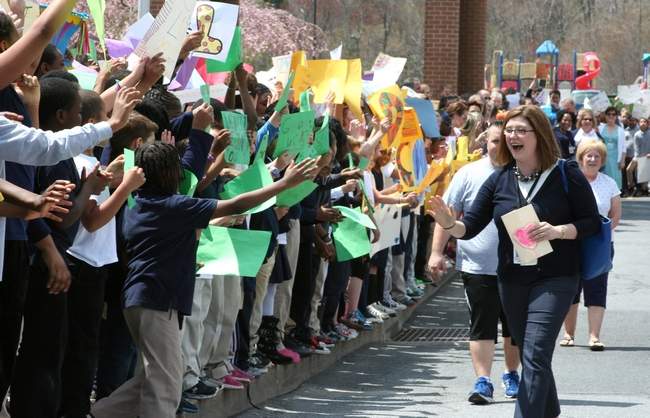PoconoRecord's tweet image. #TopTeacher finalist given grand send-off @KellyandMichael. Winner 9-10 a.m. Fri. bit.ly/1ceRVl3 #Poconos
