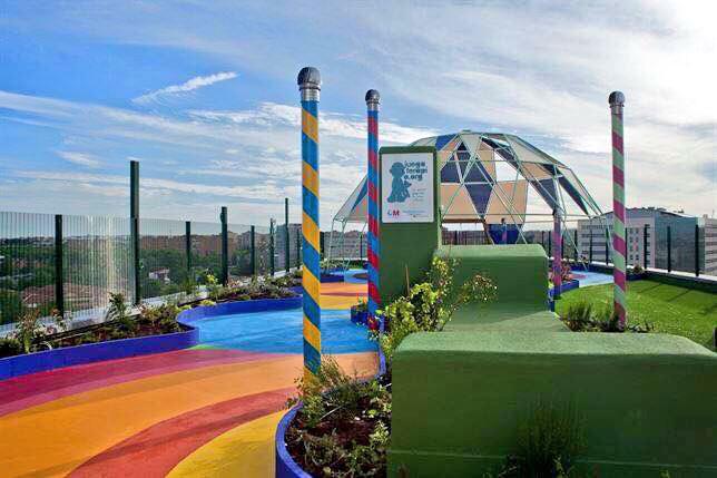 EnfrmraSaturada's tweet photo. El Boston Children's Hospital? No, el Hosp. 12 de Octubre de Madrid que ya tiene jardín para los niños de Pediatría 😃 http://t.co/8s5LCxVqJI