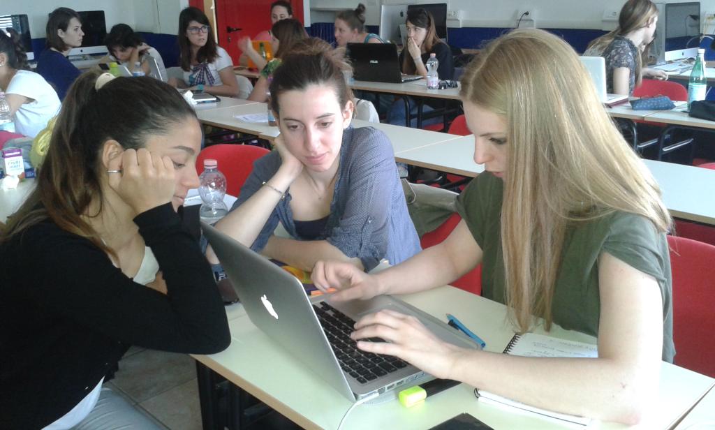 lacriscros's tweet photo. Da un prodotto nasce l'idea di un evento con studenti Mstc Vr @IUS_VE bravi ragazzi http://t.co/IOj99bkZFk