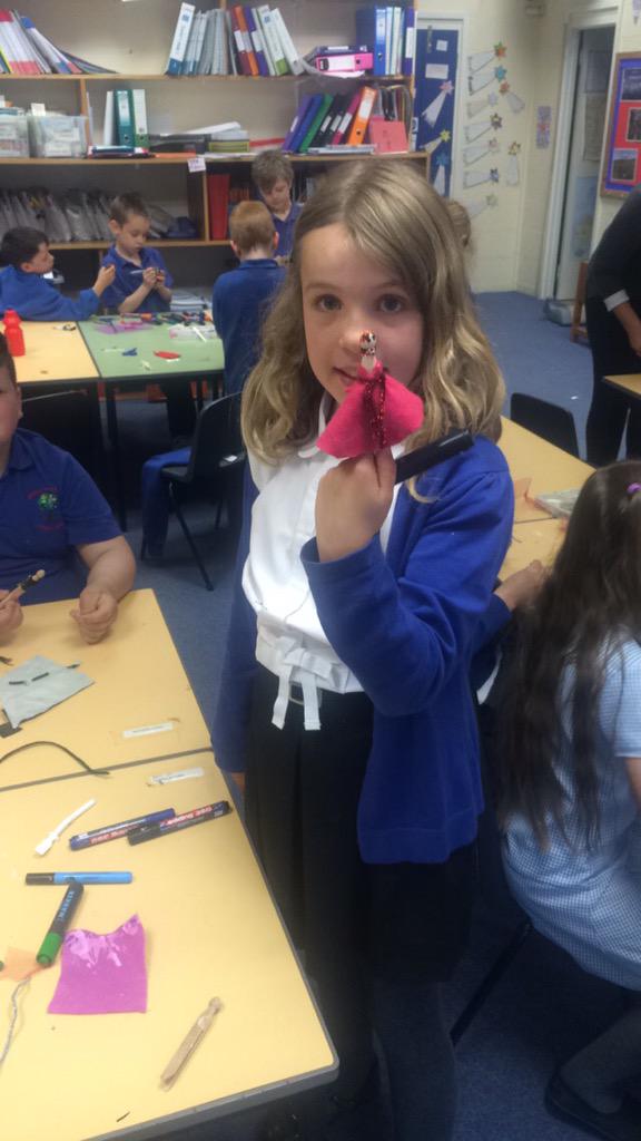 MorlandArea's tweet photo. Busy afternoon in class 2 making Victorian peg dolls! #victoriantopic http://t.co/pJRYnabrU2