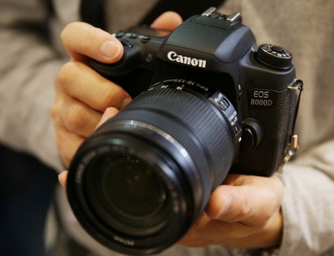 iphoneandroidx's tweet image. COOL キヤノン、GWしっかり休んで、EOS Kiss X8i、8000Dの不具合対応をやっと発表 iphoneandroid2.com/36995/index.ht…